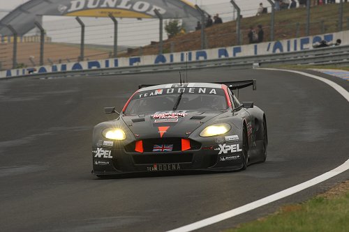Jos Menten in de Aston Martin